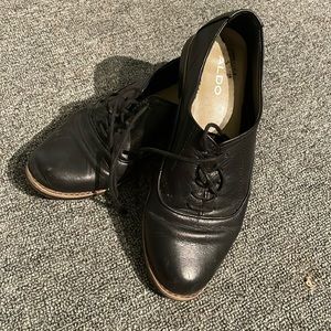 Aldo black leather Oxford flats